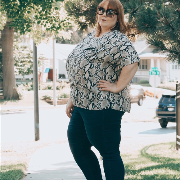 Snake print top - Picture 2 of 3